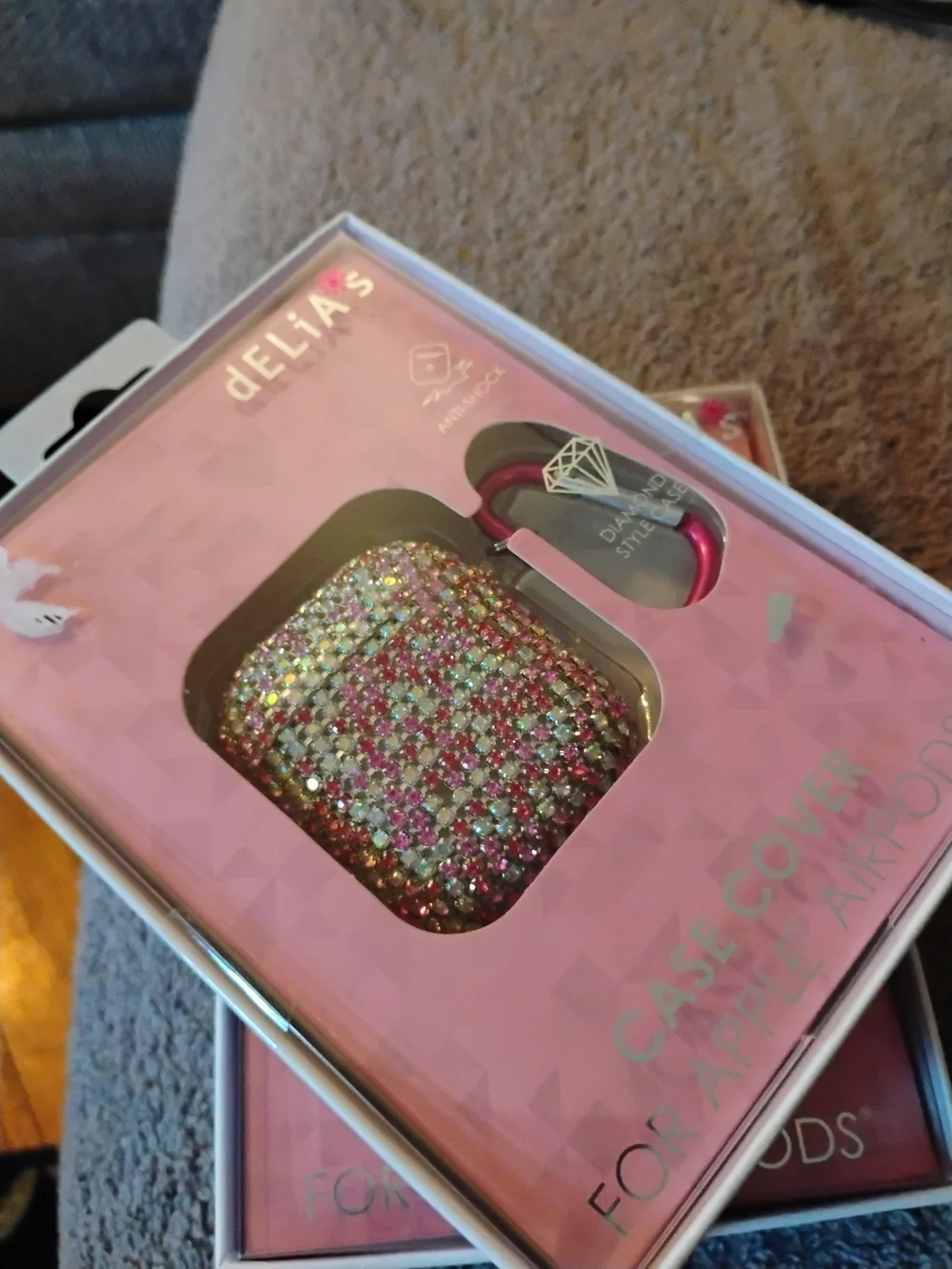 dELiA*s glittering crystal